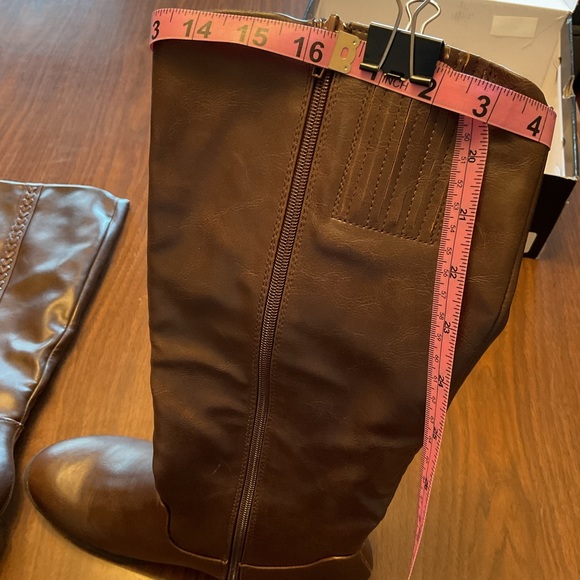 Brown wide calf dress boot with braid trim size 9.5.  Only worn twice - Picture 9 of 14